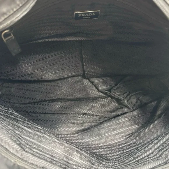 Prada tote - Picture 5 of 6